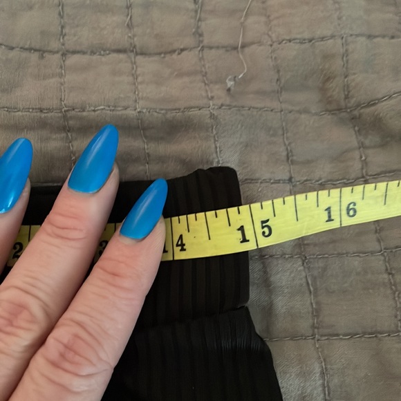 Black ribbed skirt w slit - new - Picture 6 of 6